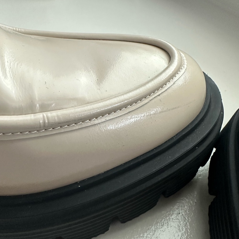 Stuart Weitzman Cream Loafers - Picture 4 of 8